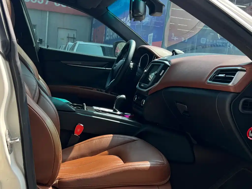 Maserati Ghibli 2015 — фото 18