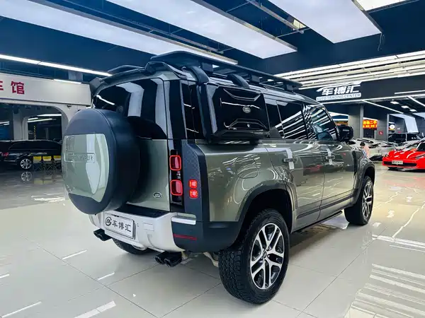 Land Rover Defender 2021