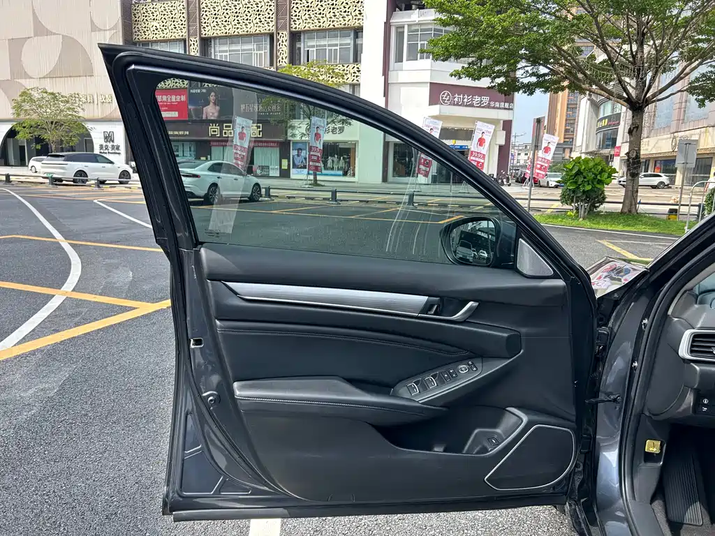 Honda Accord 2022 — фото 16