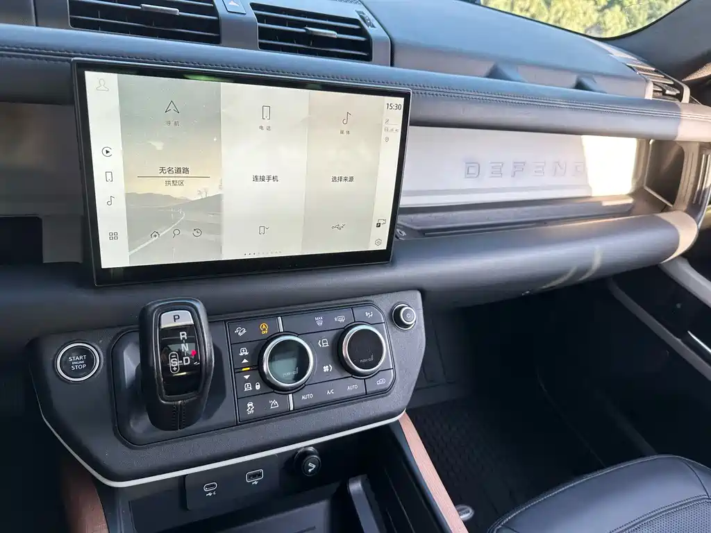 Land Rover Defender 2022 — фото 12