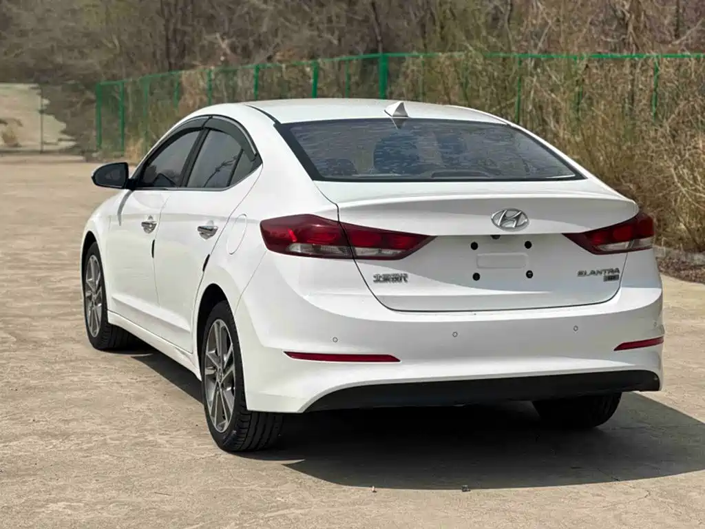 Hyundai Elantra 2019 — фото 5