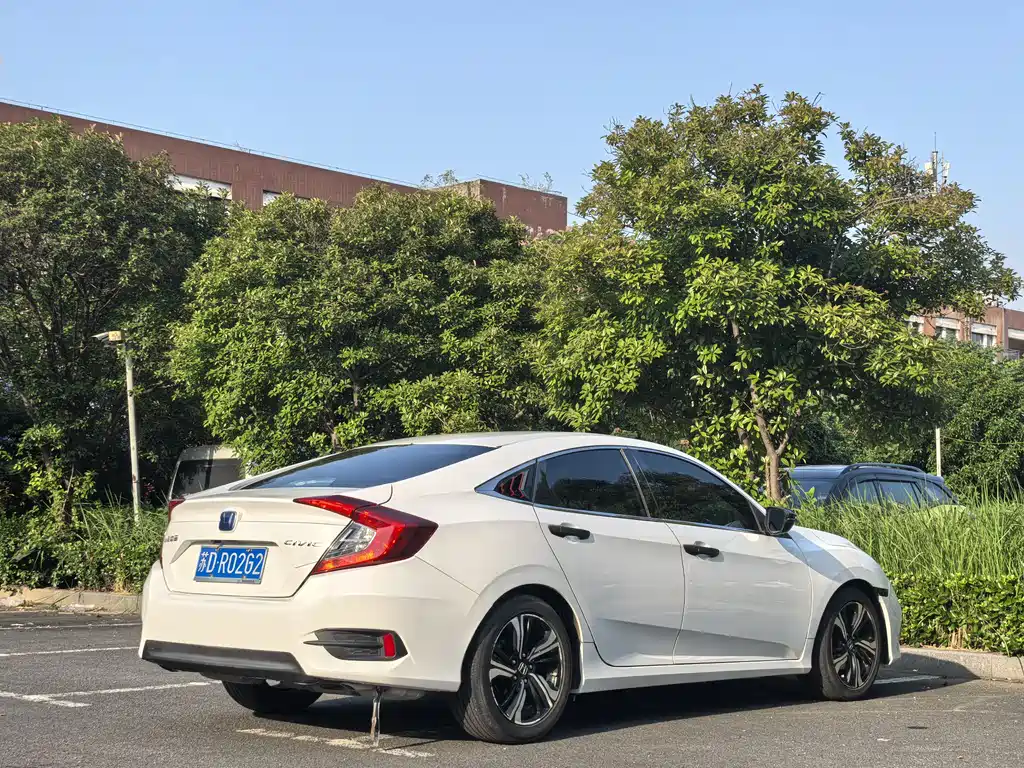Honda Civic 2019 — фото 12