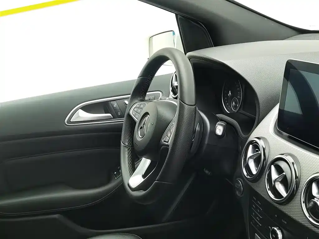 Mercedes-Benz B-Class 2017 — фото 22