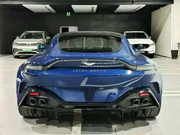 Aston Martin V8 Vantage 2024