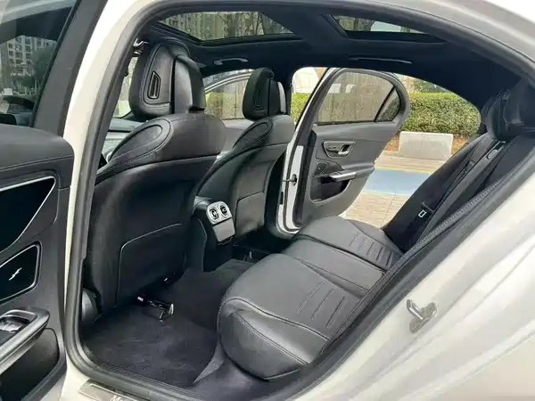 Mercedes-Benz C-Class 2025