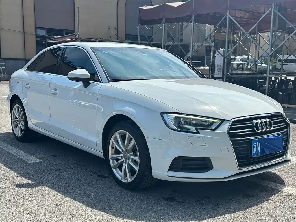 Audi A3 2018 — фото 2
