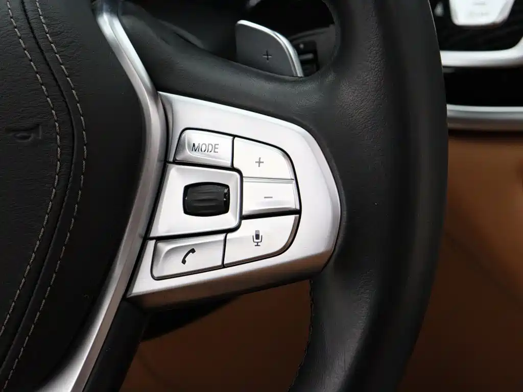 BMW 7 Series 2018 — фото 18