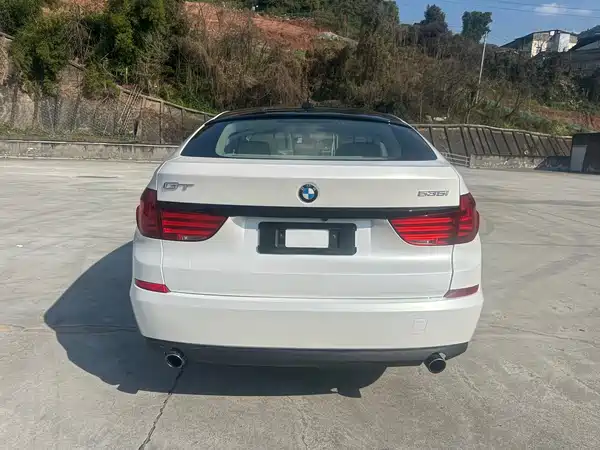 BMW 5 Series GT 2011