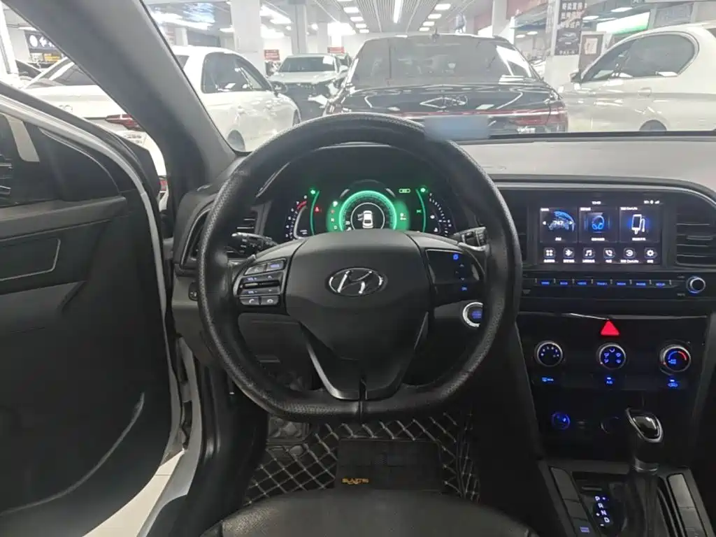 Hyundai Elantra 2020 — фото 11