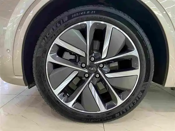 Li Auto L9 2025