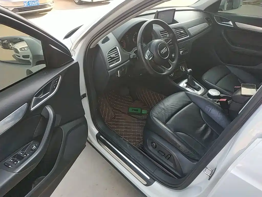 Audi Q3 2015 — фото 16