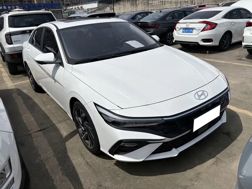 Hyundai Elantra 2023