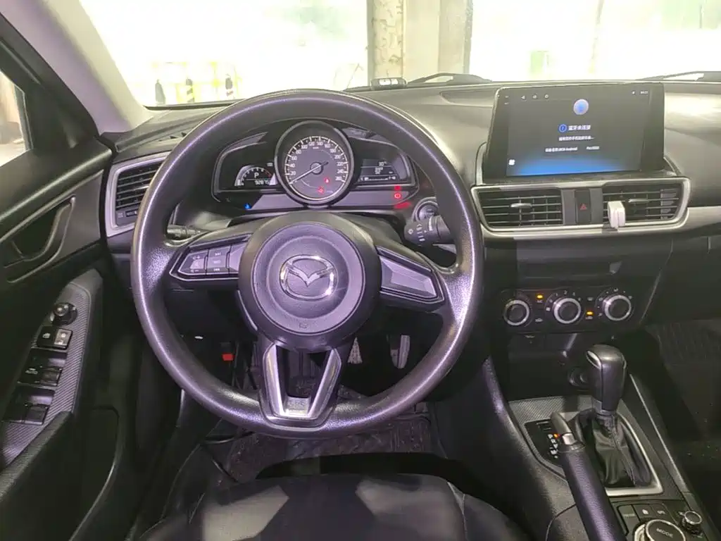 Mazda 3 Axela 2018 — фото 11
