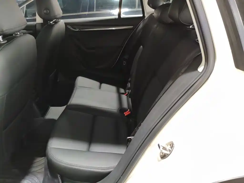 Skoda Octavia 2018 — фото 17
