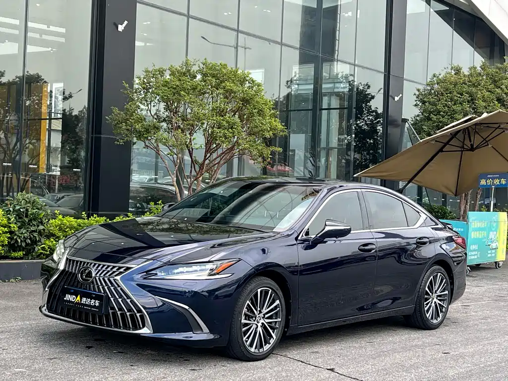 Lexus ES 2022 — фото 1