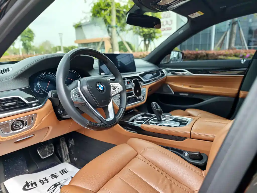 BMW 7 Series 2018 — фото 8