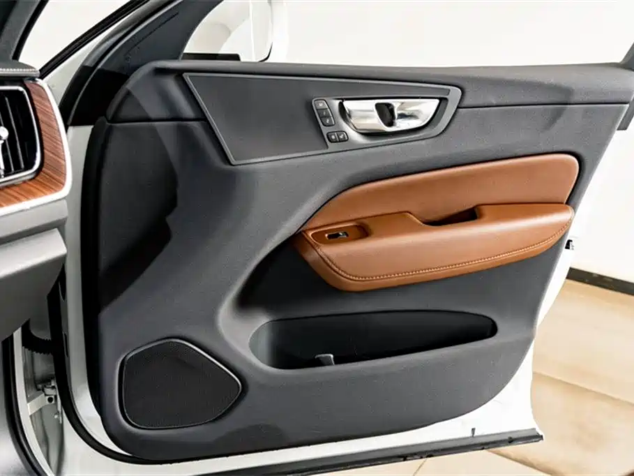 Volvo XC60 2025 — фото 16