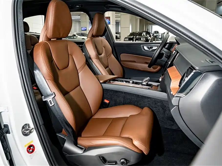Volvo XC60 2025 — фото 20