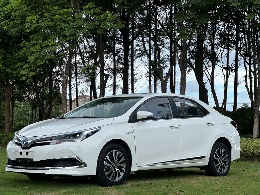 Toyota Corolla 2018 — фото 1
