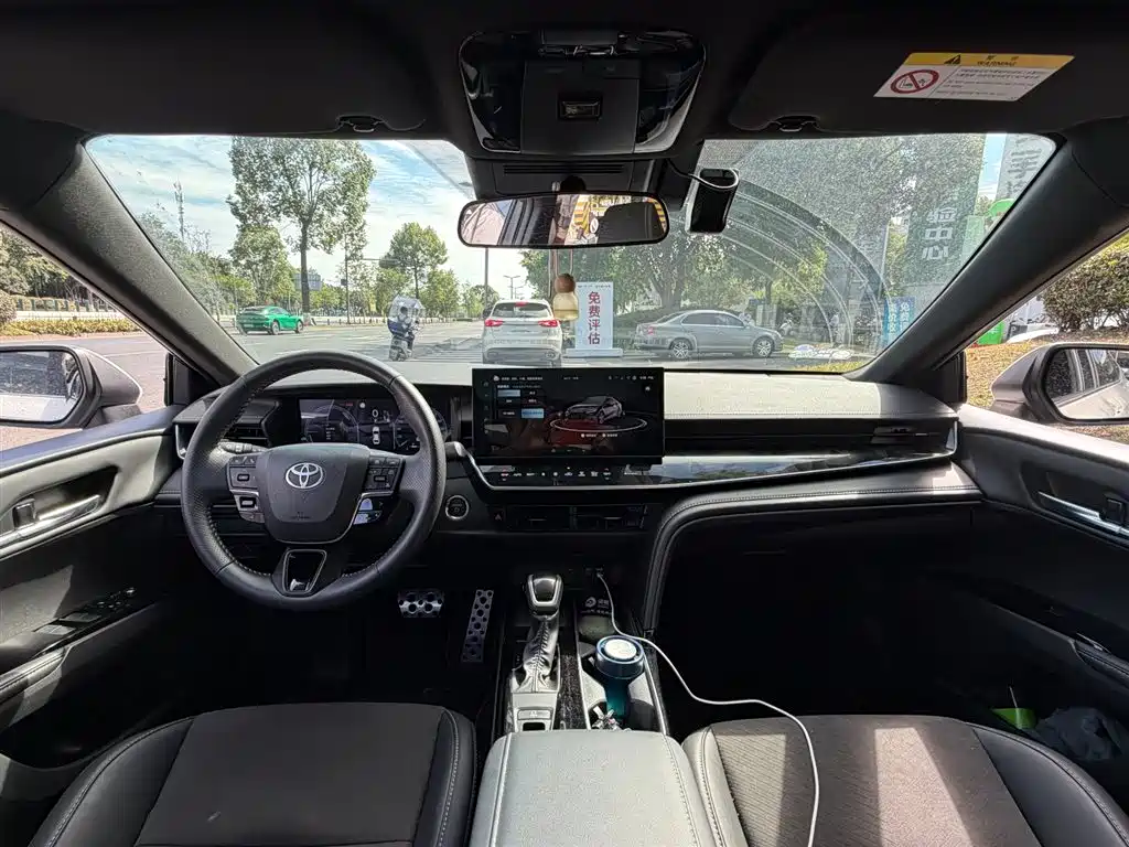 Toyota Camry 2025 — фото 11