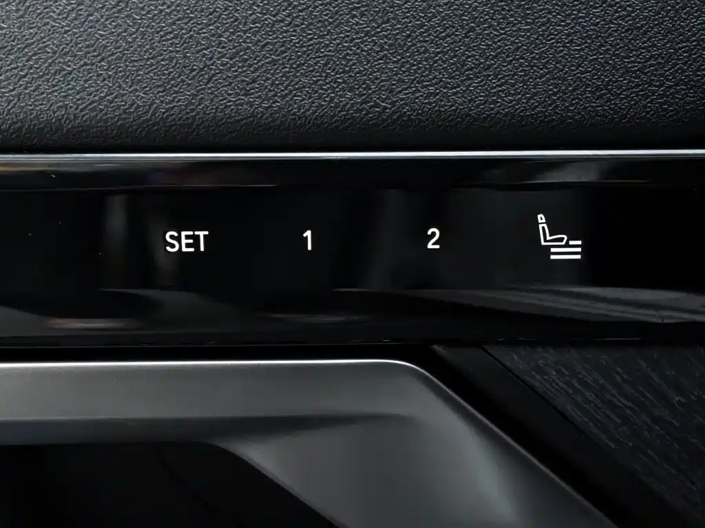 BMW 5 Series 2024 — фото 19