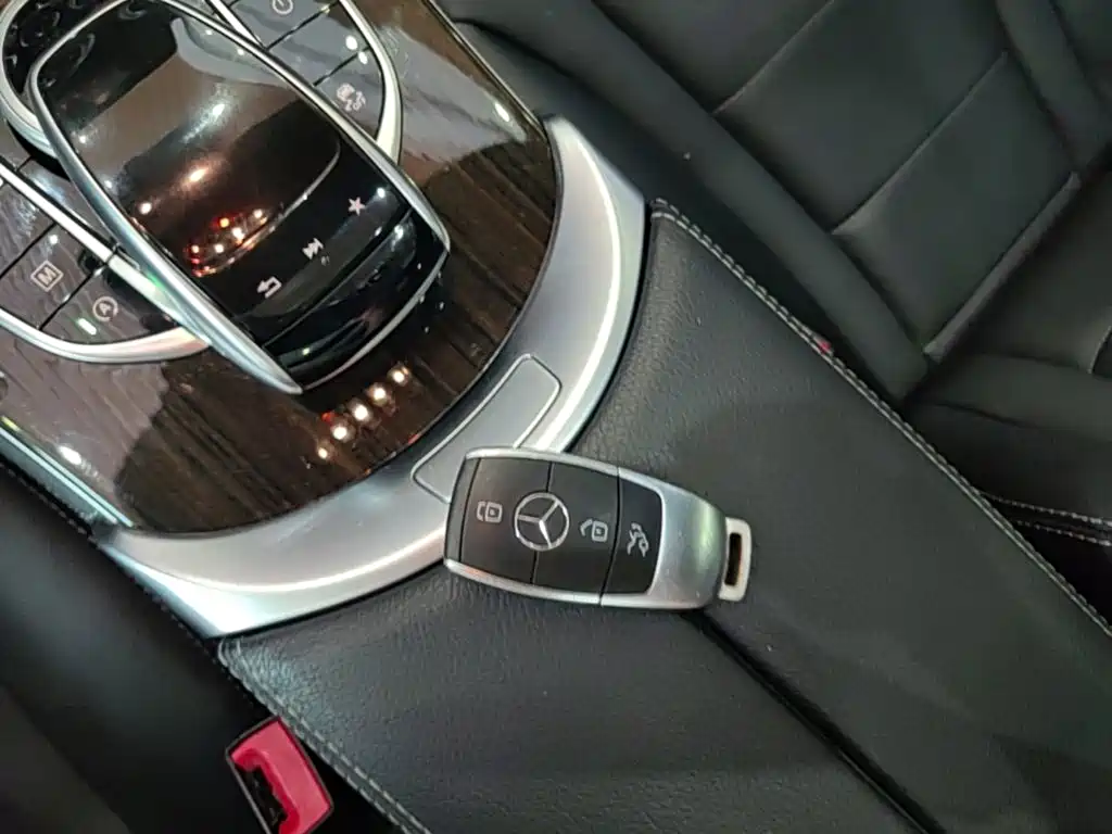 Mercedes-Benz GLC 2017 — фото 15