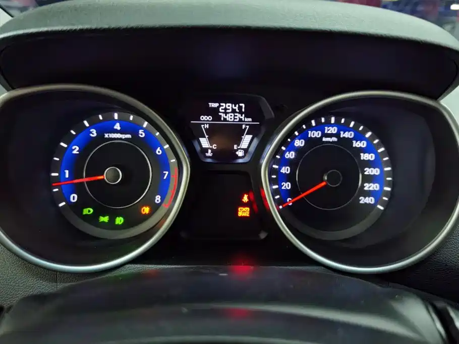 Hyundai Elantra Langdong 2016 — фото 14