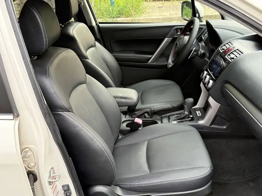 Subaru Forester 2015 — фото 12