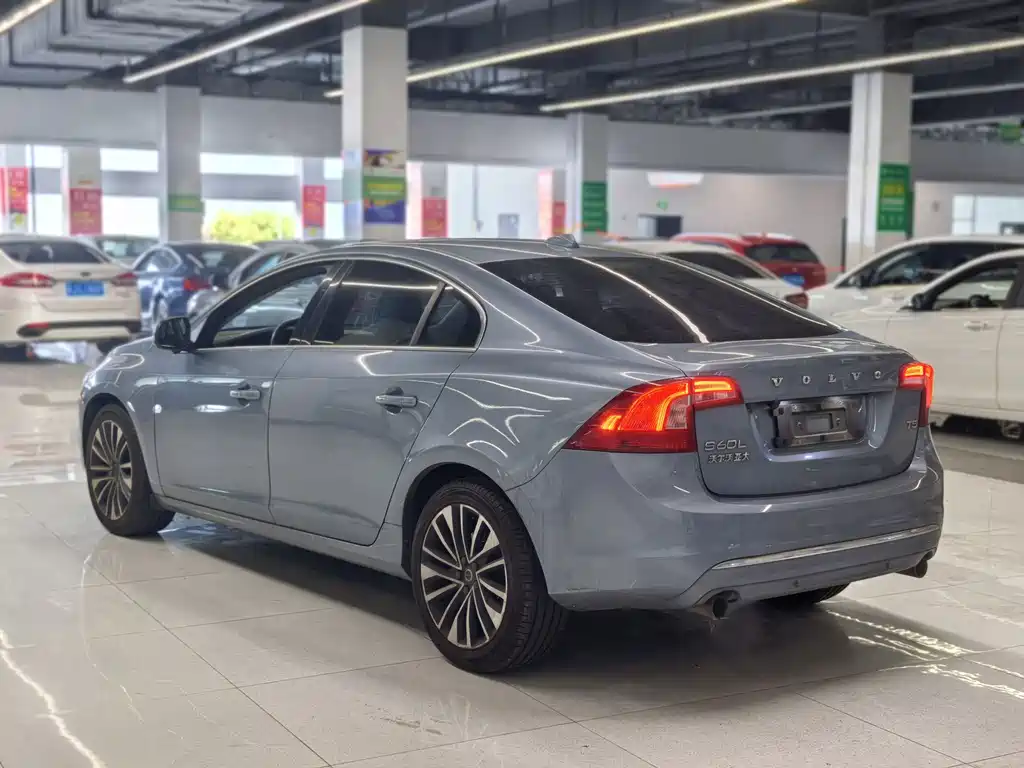 Volvo S60 2018 — фото 12