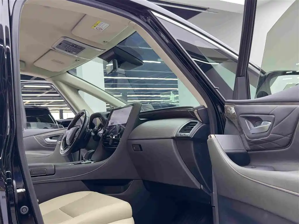 Toyota Alphard 2024 — фото 10