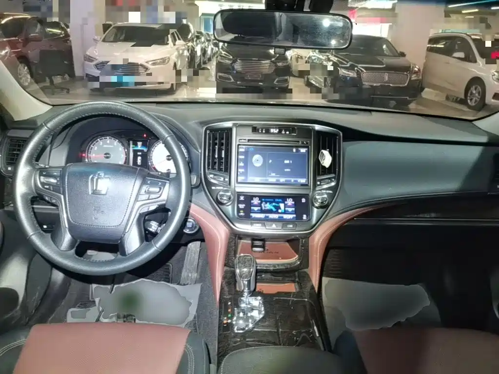 Toyota Crown 2020 — фото 10