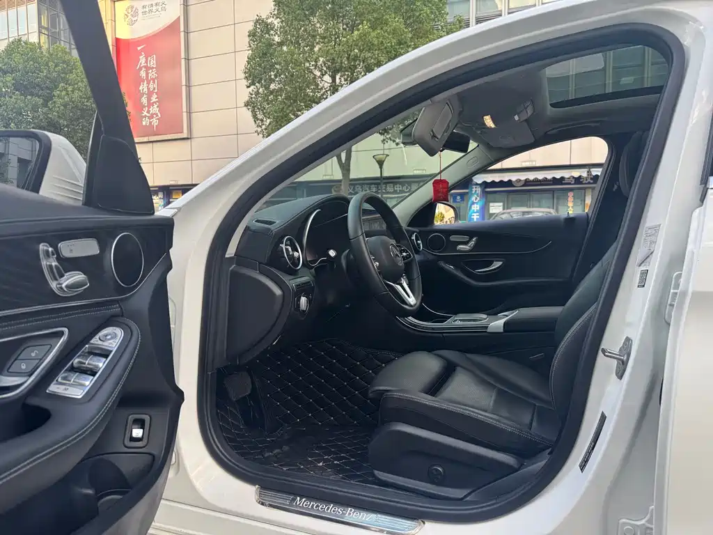 Mercedes-Benz C-Class 2019 — фото 16
