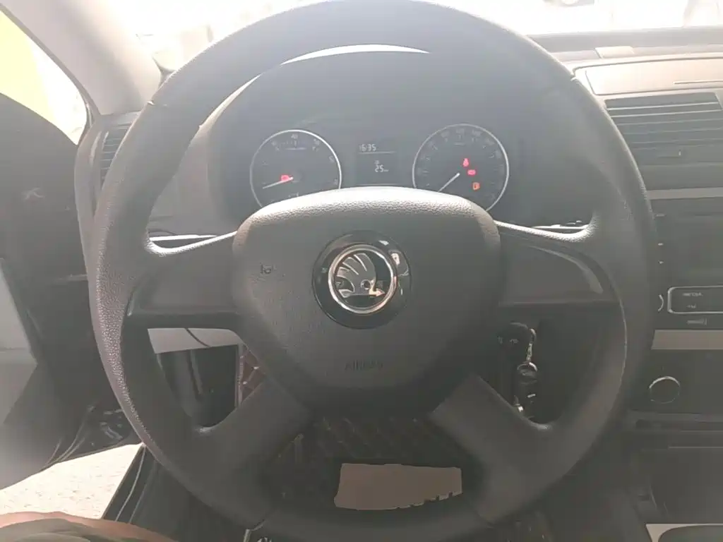 Skoda Octavia 2016 — фото 11
