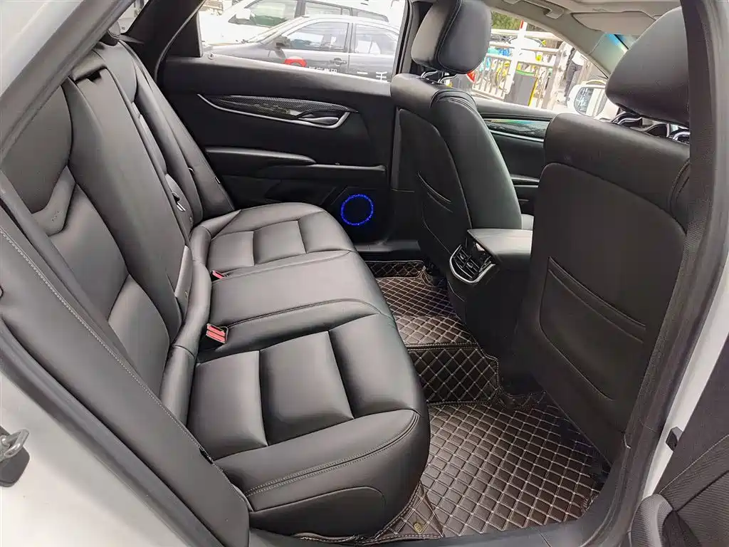 Cadillac XTS 2019 — фото 11