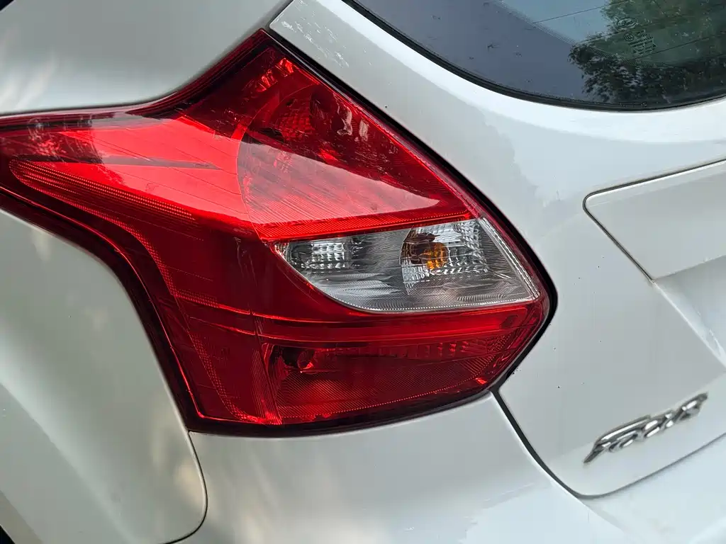 Ford Focus 2014 — фото 13
