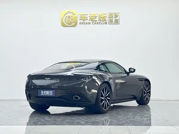 Aston Martin DB11 2020