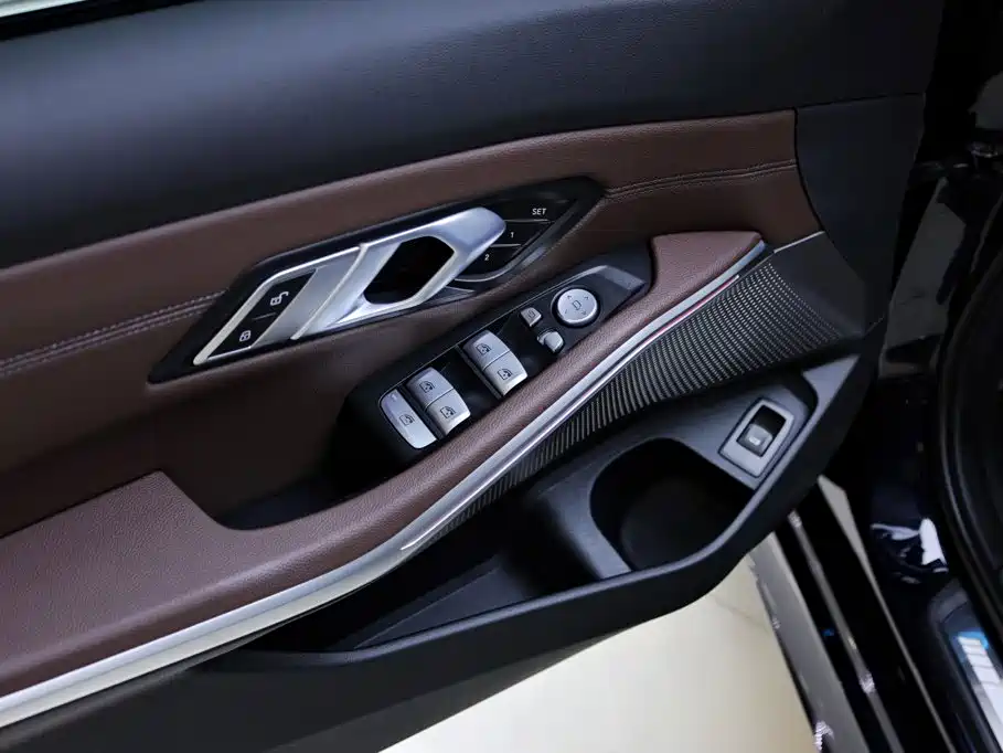 BMW 3 Series 2023 — фото 17
