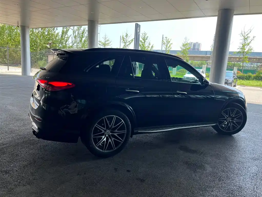 Mercedes-Benz GLC AMG 2025 — фото 3