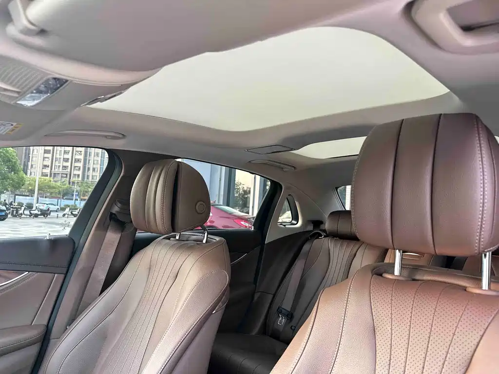 Mercedes-Benz E-Class 2022 — фото 24