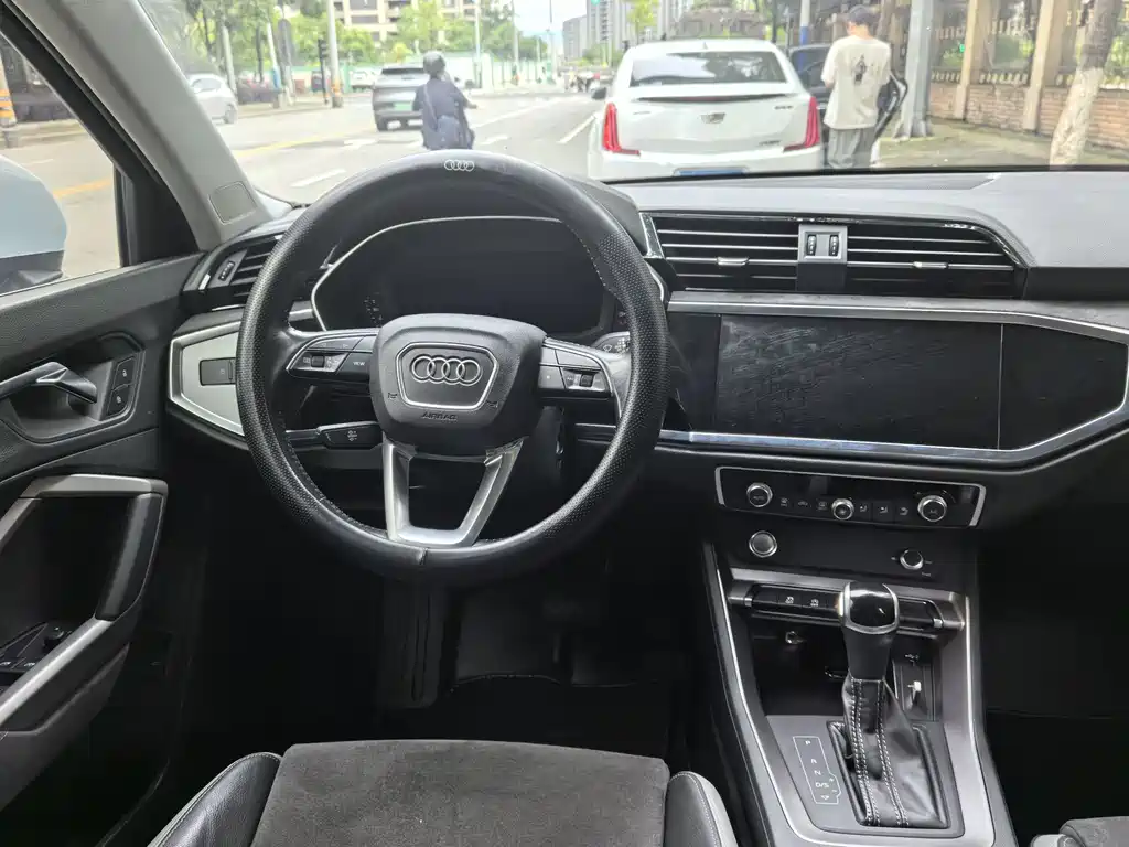 Audi Q3 2021 — фото 24