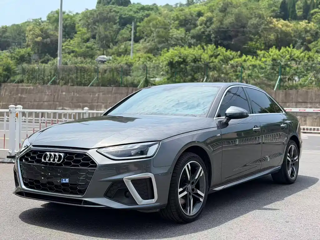 Audi A4L 2021 — фото 1