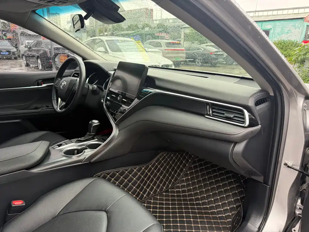 Toyota Camry 2021 — фото 16