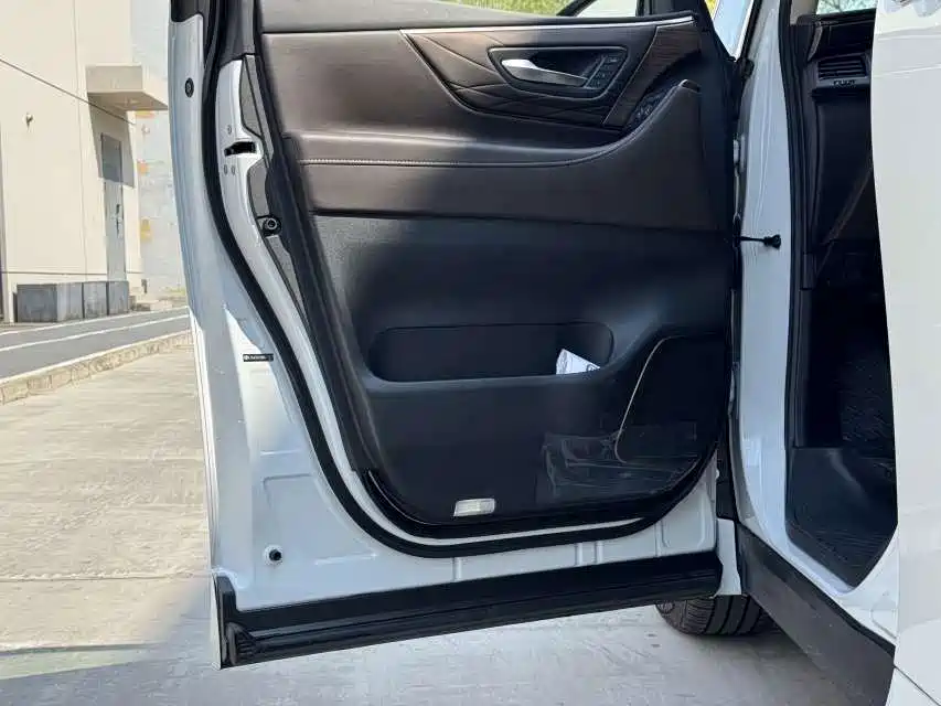 Toyota Alphard 2025 — фото 9