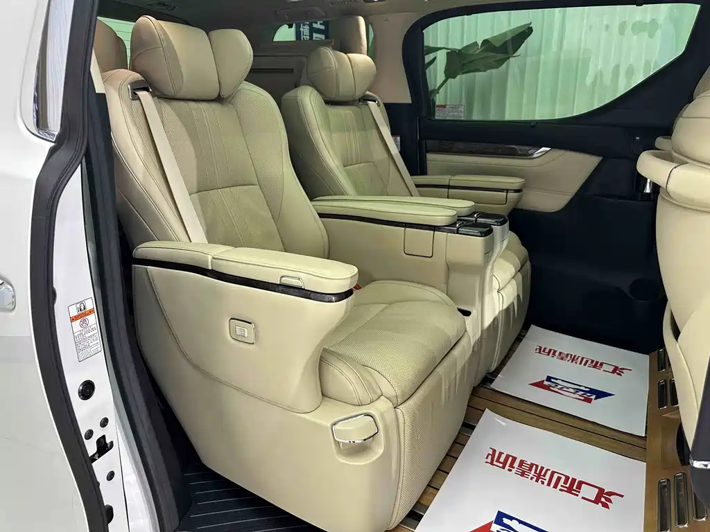 Toyota Alphard 2021 — фото 18