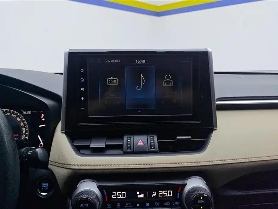 Toyota RAV4 2020 — фото 13