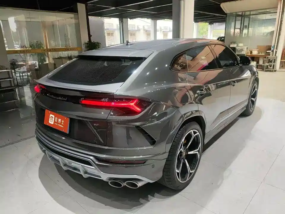 Lamborghini Urus 2021 — фото 11
