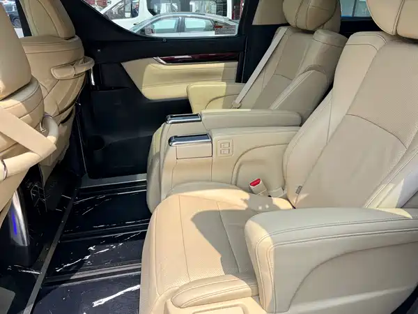 Toyota Alphard 2015