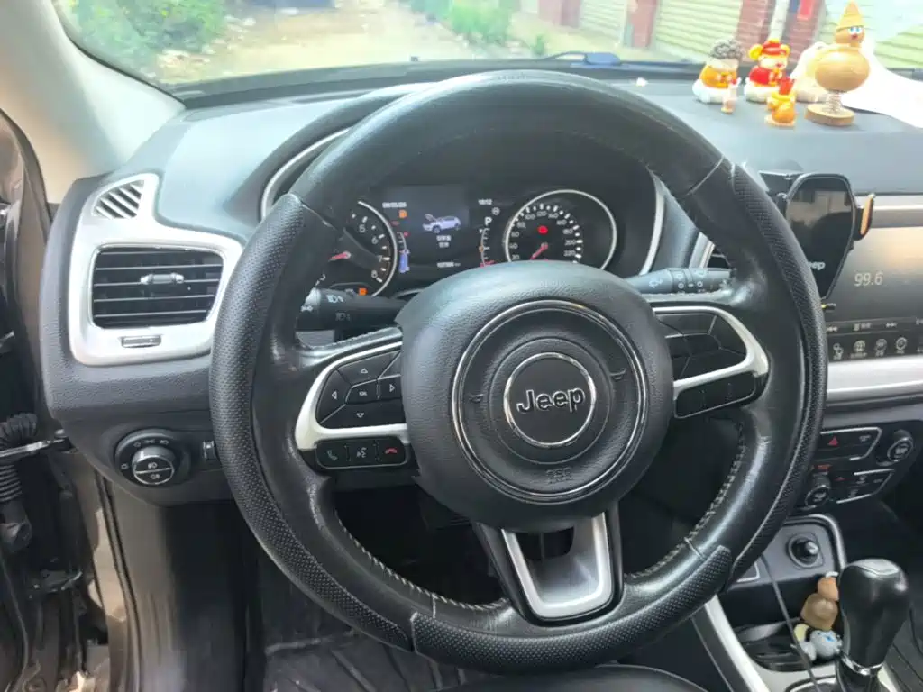 Jeep Compass 2017 — фото 11
