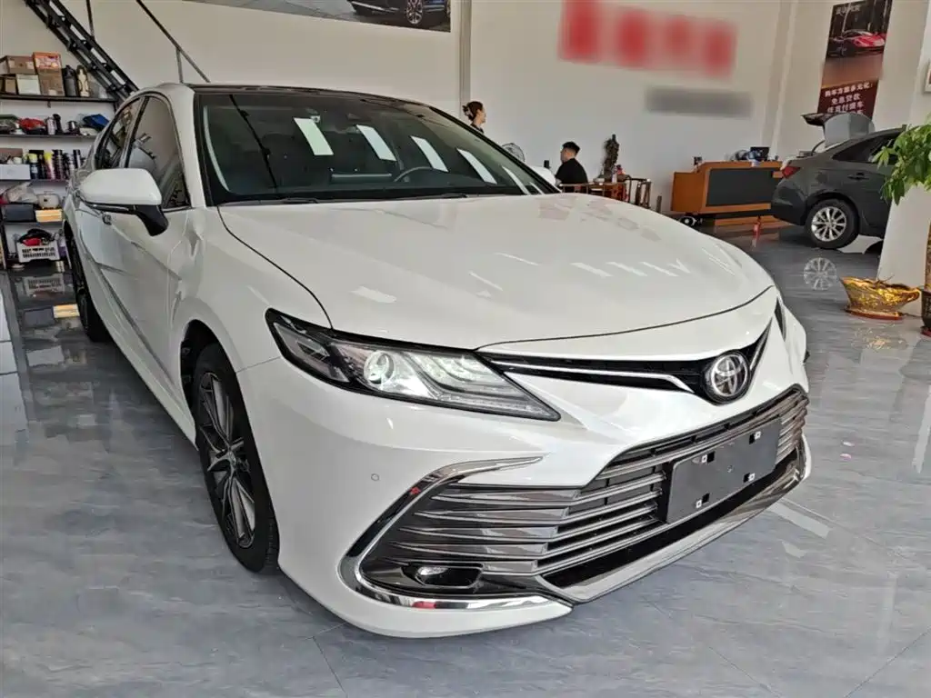 Toyota Camry 2022 — фото 4