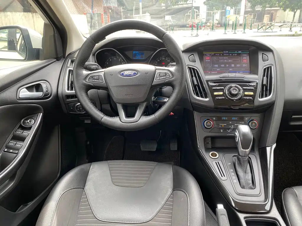 Ford Focus 2017 — фото 11